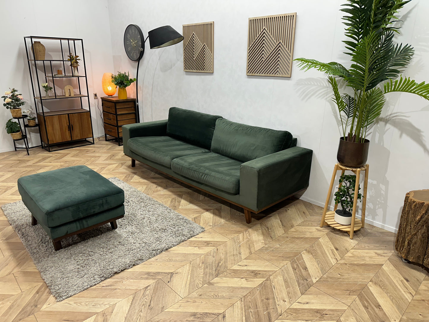 Groene Velvet 2.5-Zits ~ Losse Kussens Met Hocker