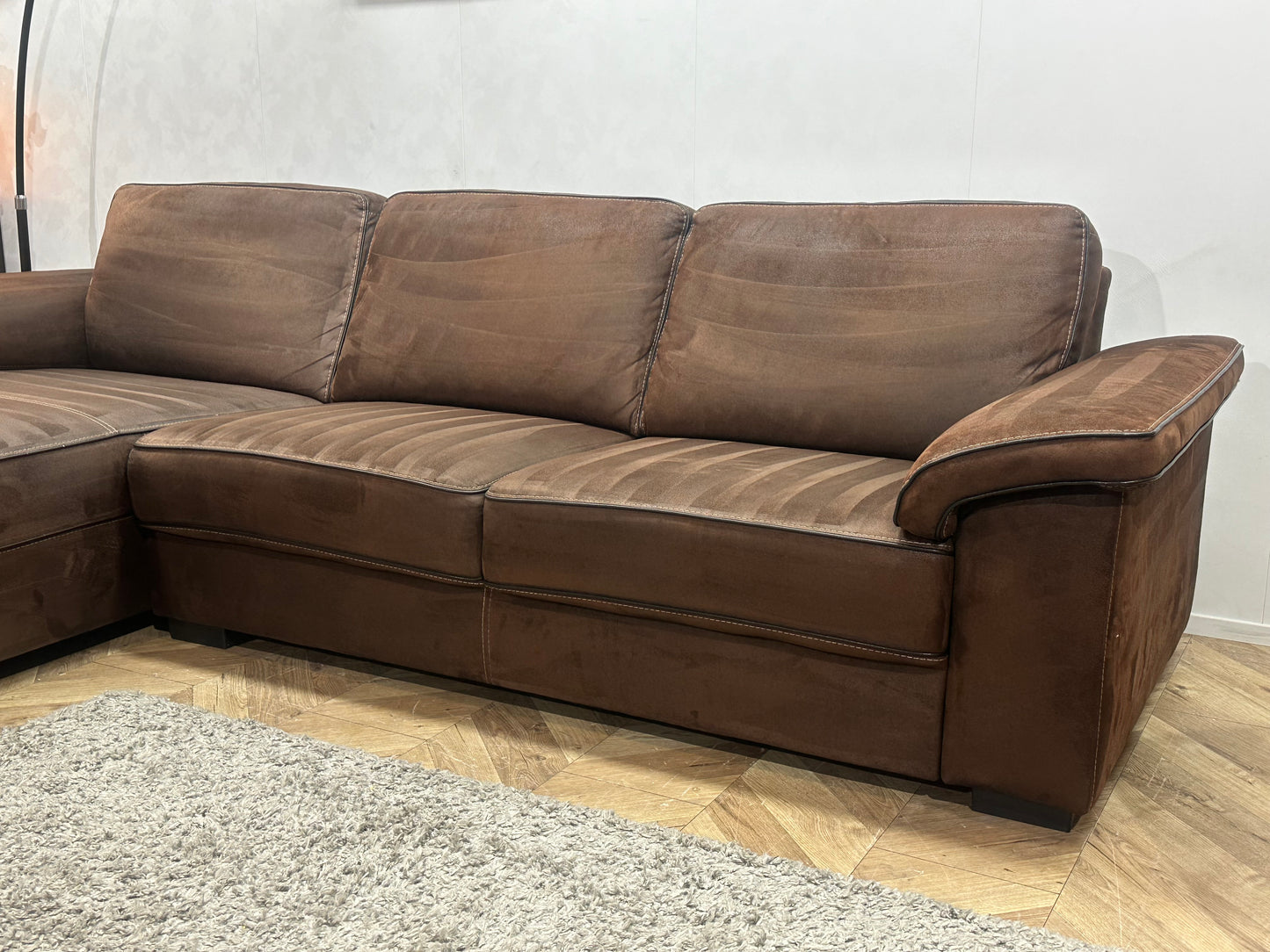 Bruine Suède Stoffen Banken Set Inc Hocker ~ Vaste Kussens