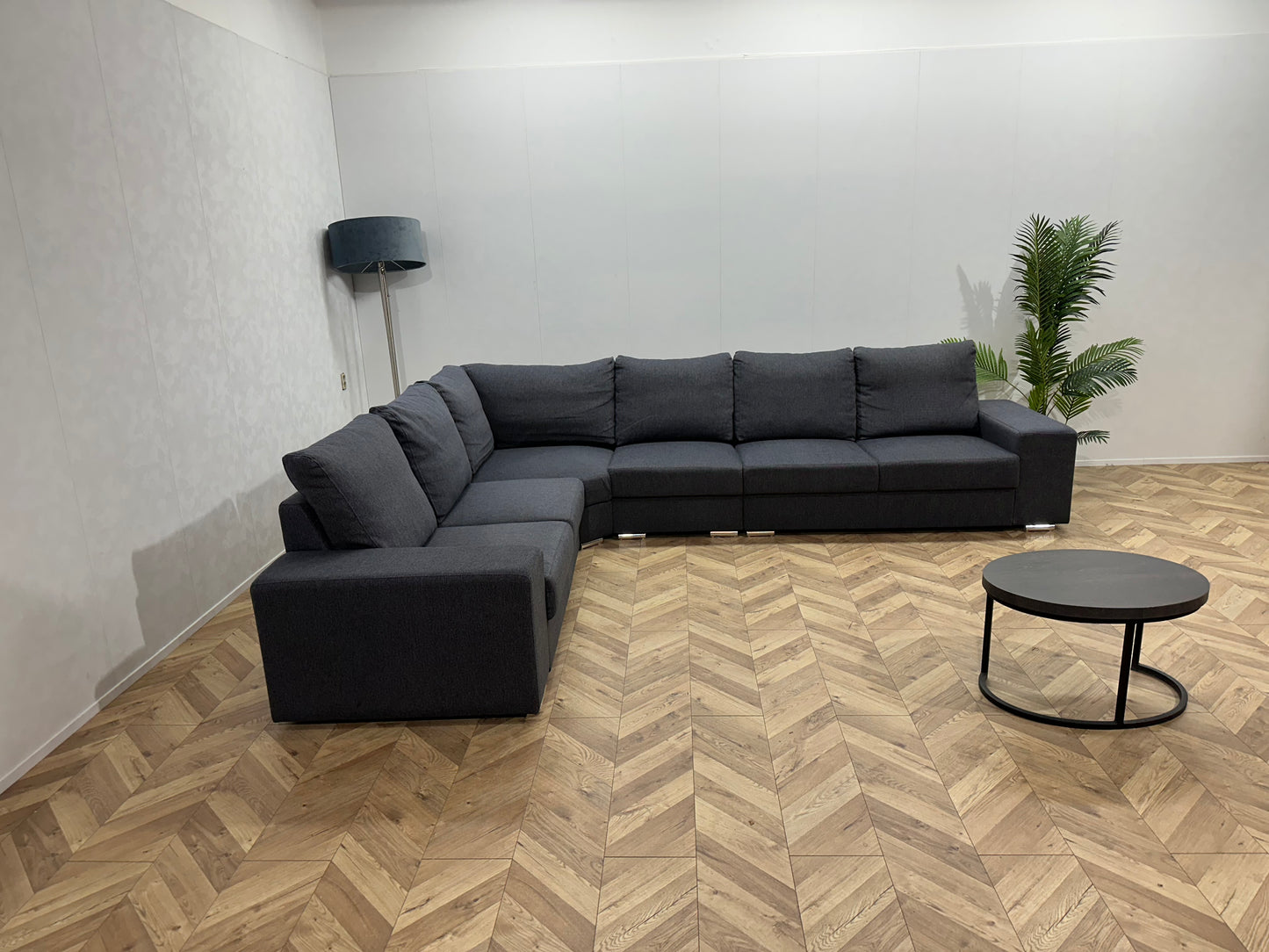 Grijze Ruime Hoekbank ~ Losse Rugkussens Met Afneembare Hoezen