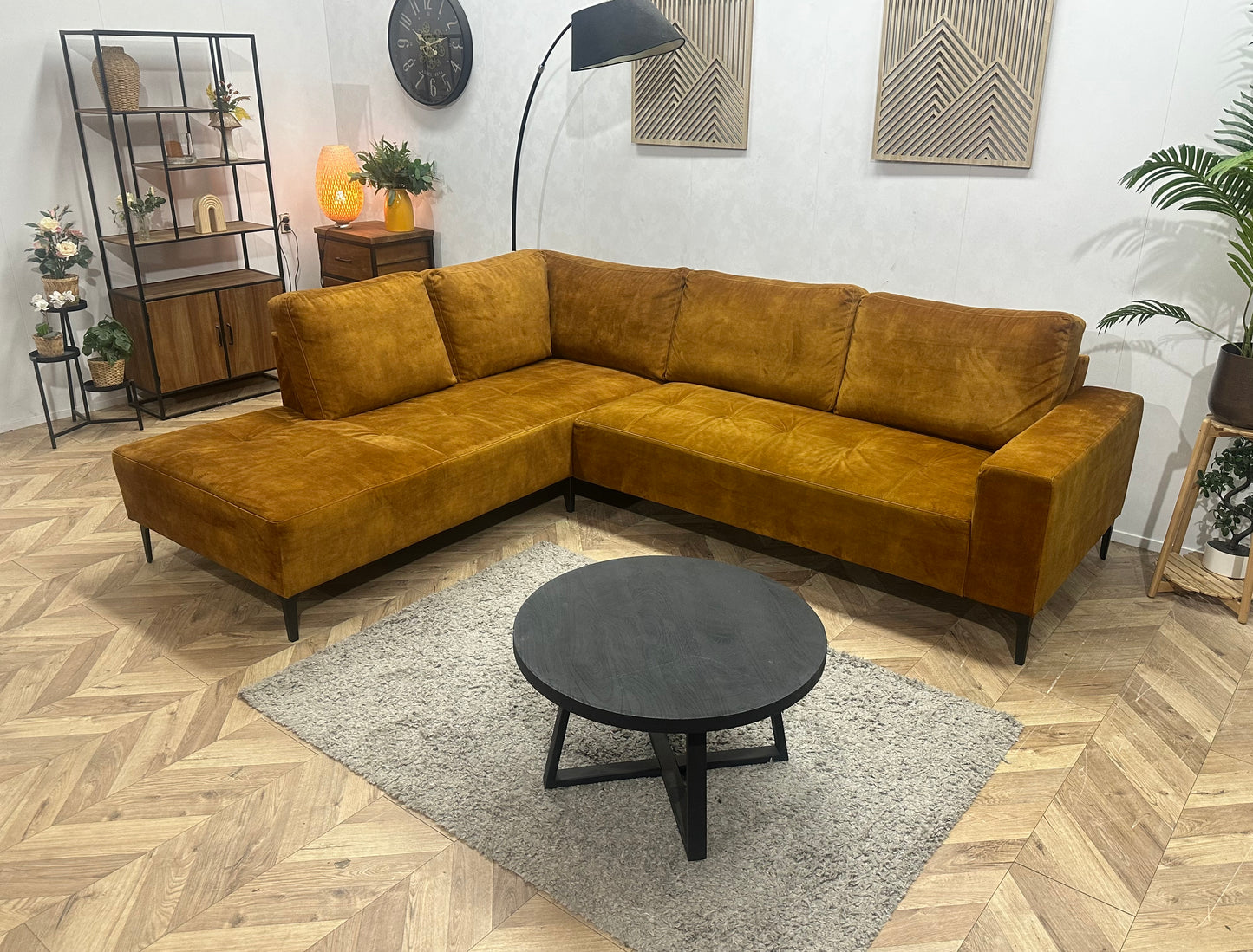 Oker Gele Velvet Hoekbank ~ Losse Rugkussens Met Afneembare Hoezen
