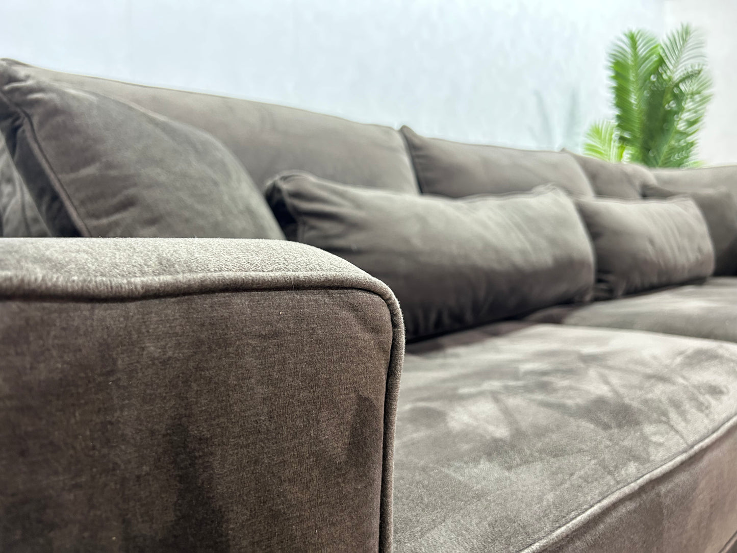 Bruine Velvet Hoekbank ~ Losse Kussens Met Afneembare Hoezen