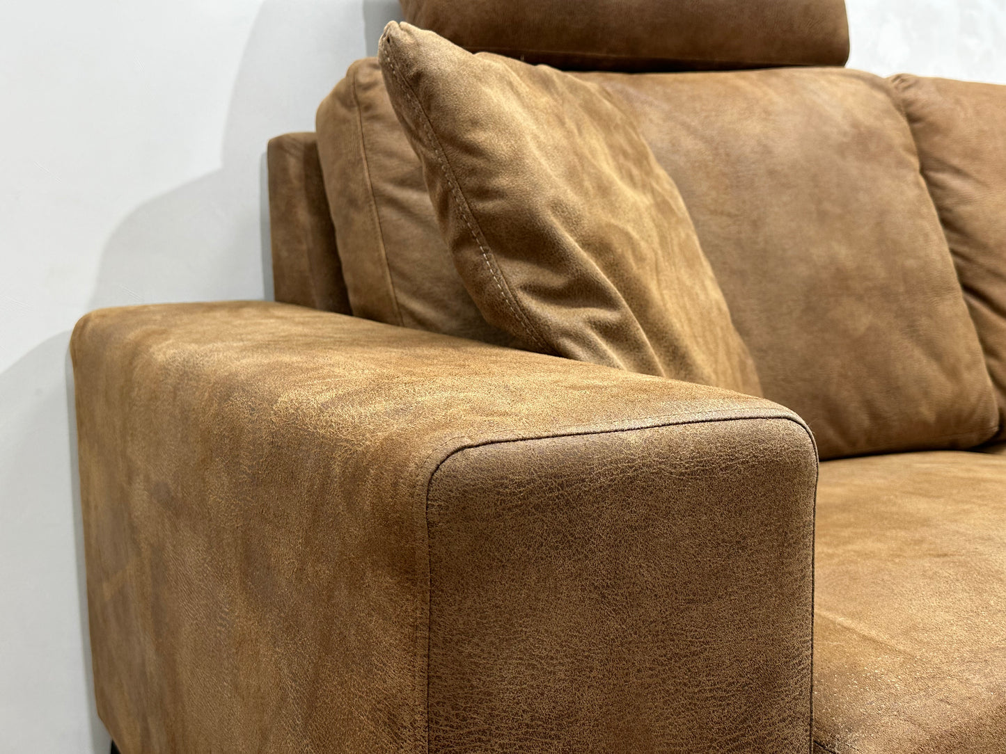 Cognac Bruine Suède Stoffen Inc Fauteuil ~ Losse Rugkussens Met Afneembare Hoezen