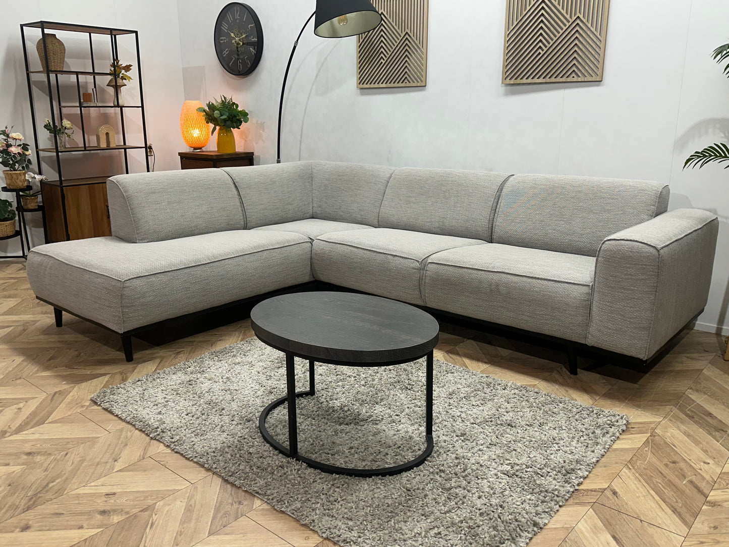 Licht Grijze Hoekbank ~ Vaste Kussens