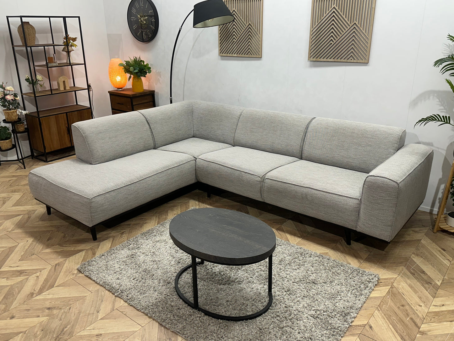 Licht Grijze Hoekbank ~ Vaste Kussens