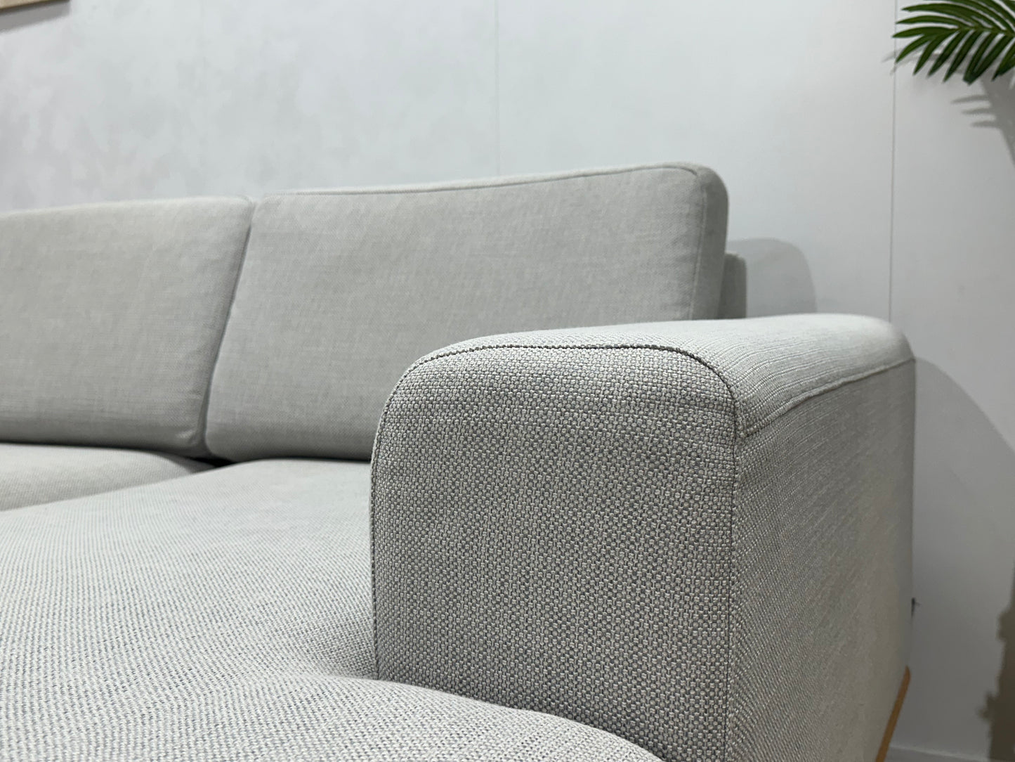 Licht Grijze Hoekbank ~ Losse Rugkussens Met Afneembare Hoezen