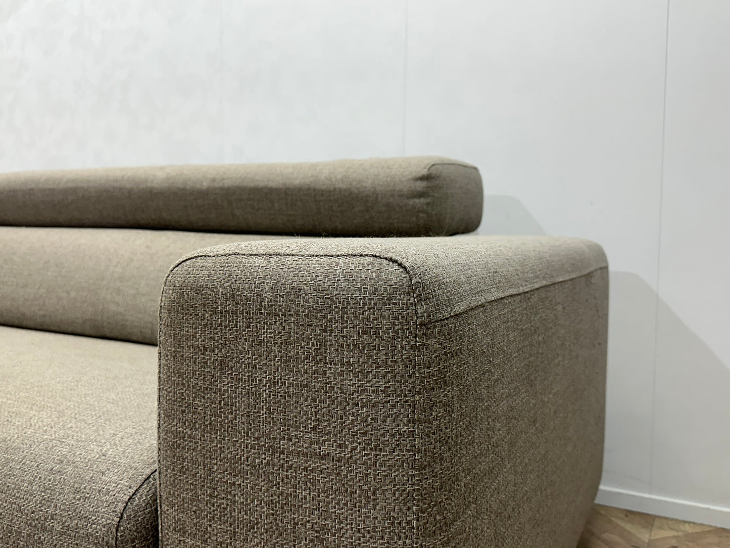 Goossens Licht Grijze 3-Zits Bank ~ Verstelbare Hoofdsteunen