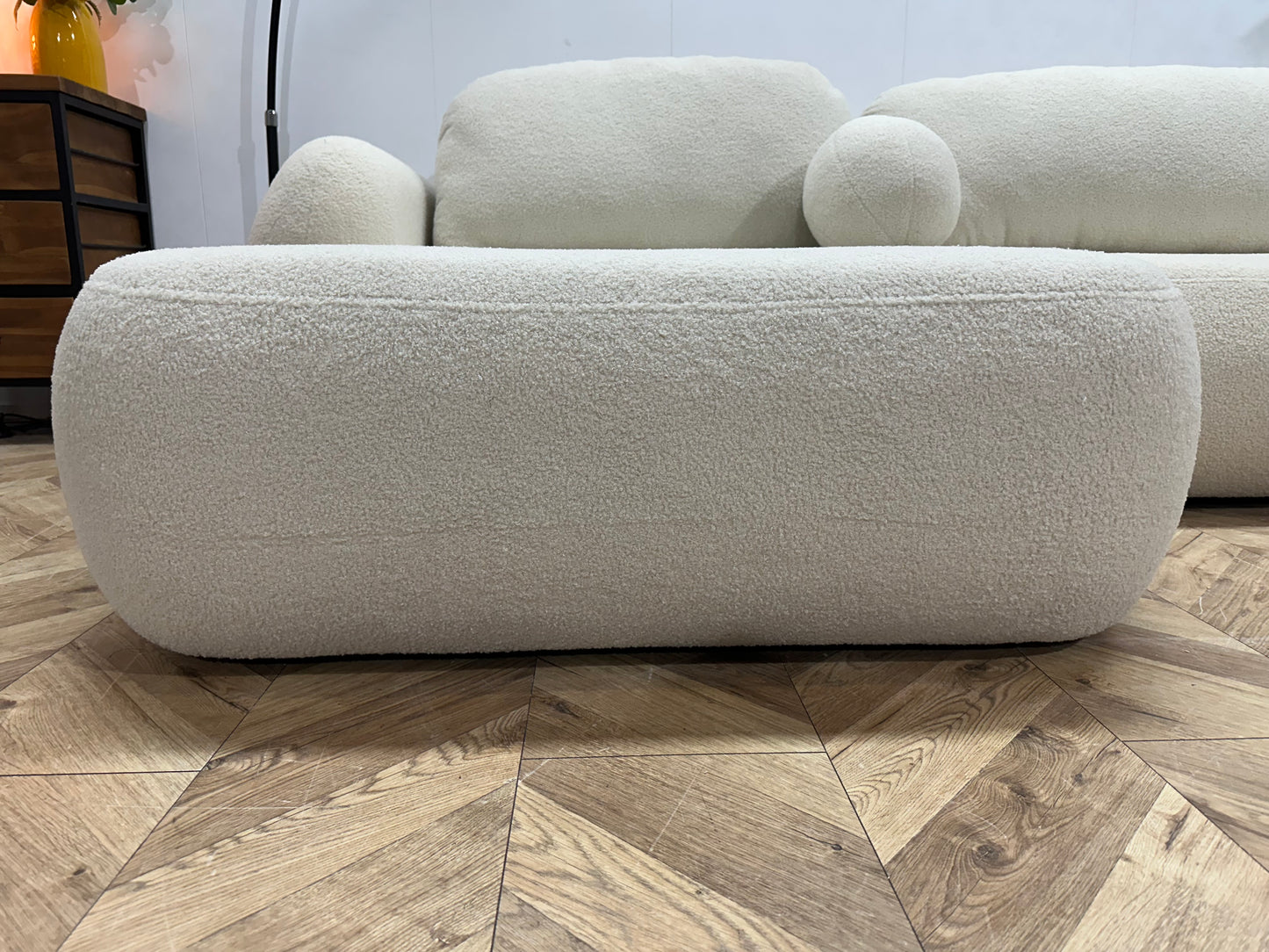 !Showroommodel! Crème Bouclé Stof Hoekbank ~ Losse Rugkussens