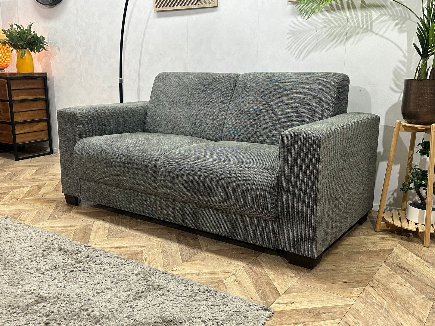 Grijze 2.5-Zits Bank ~ Vaste Kussens