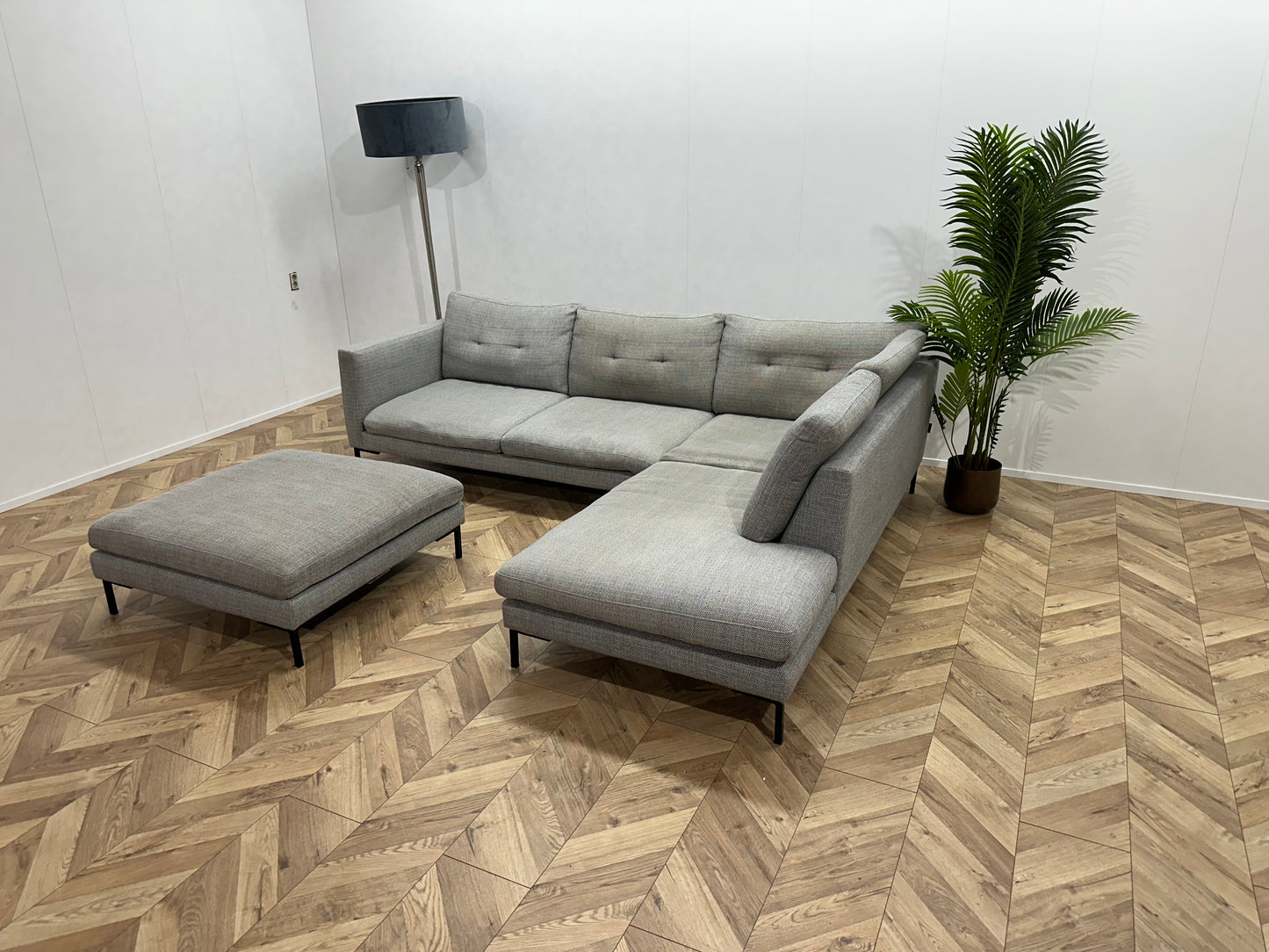 Licht Grijze Hoekbank Inc. Hocker ~ Losse Kussens Met Afneembare Hoezen