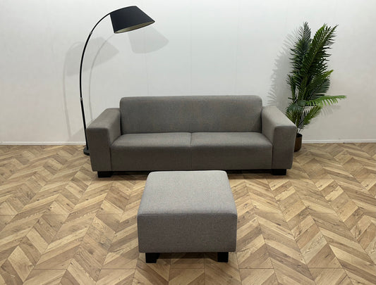 Licht grijze 2.5-Zits Bank Inc Hocker ~  Vaste Kussens