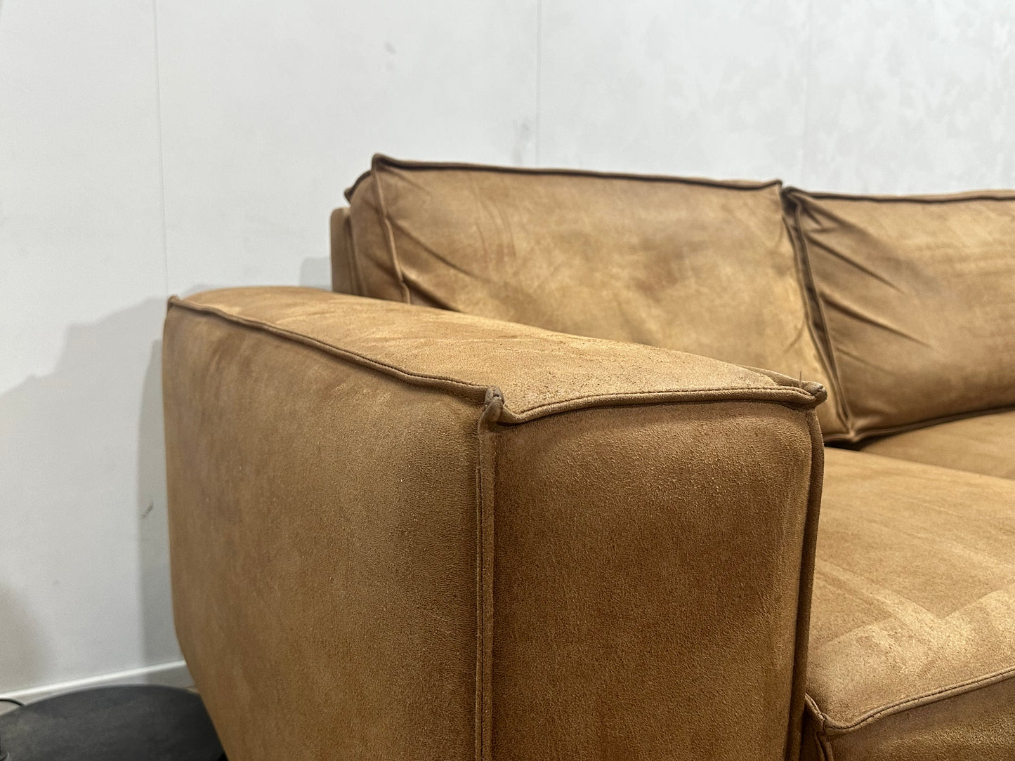 Cognac Bruine Suède Stoffen 3-Zits Bank Inc Hockers ~ Losse Rugkussens Met Afneembare Hoezen