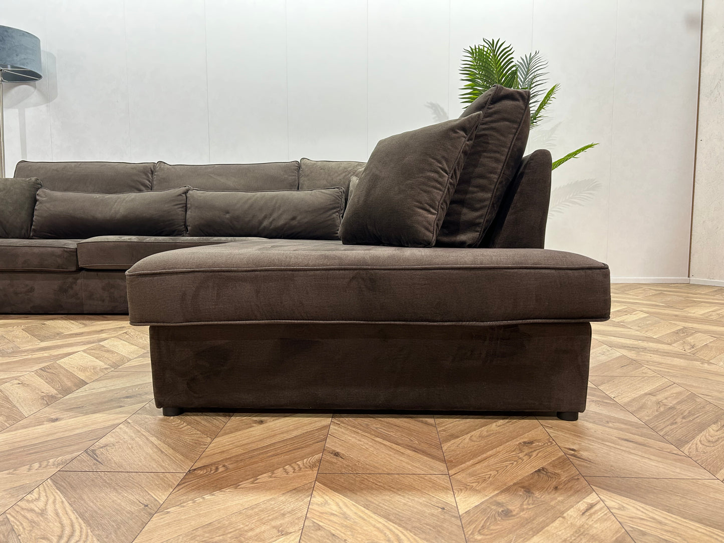 Bruine Velvet Hoekbank ~ Losse Kussens Met Afneembare Hoezen