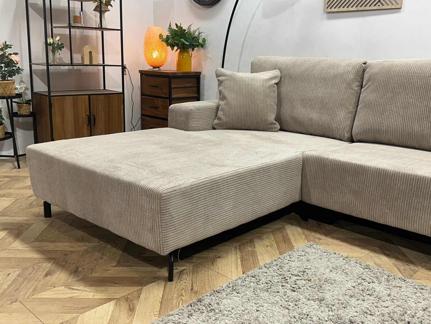 !Showroommodel! Licht Bruine Ribstof Hoekbank