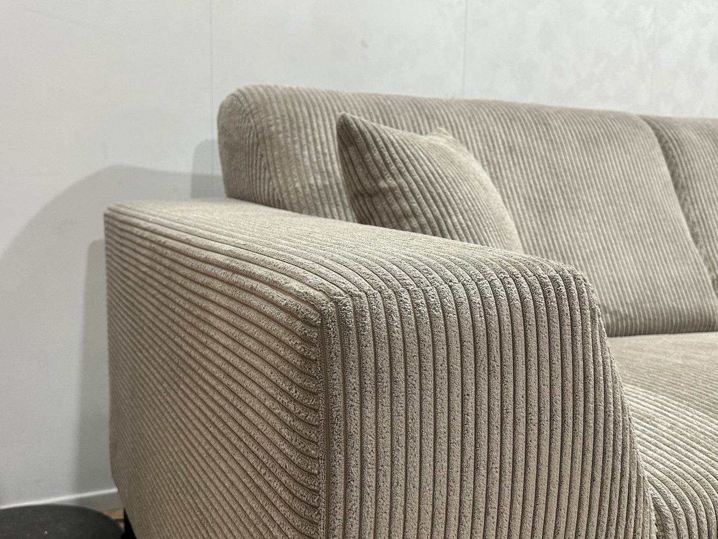 !Showroommodel! Licht Bruine Ribstof Hoekbank