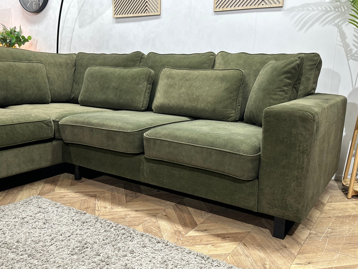 Groene Velvet Hoekbank ~ Losse Kussens Met Afneembare Hoezen