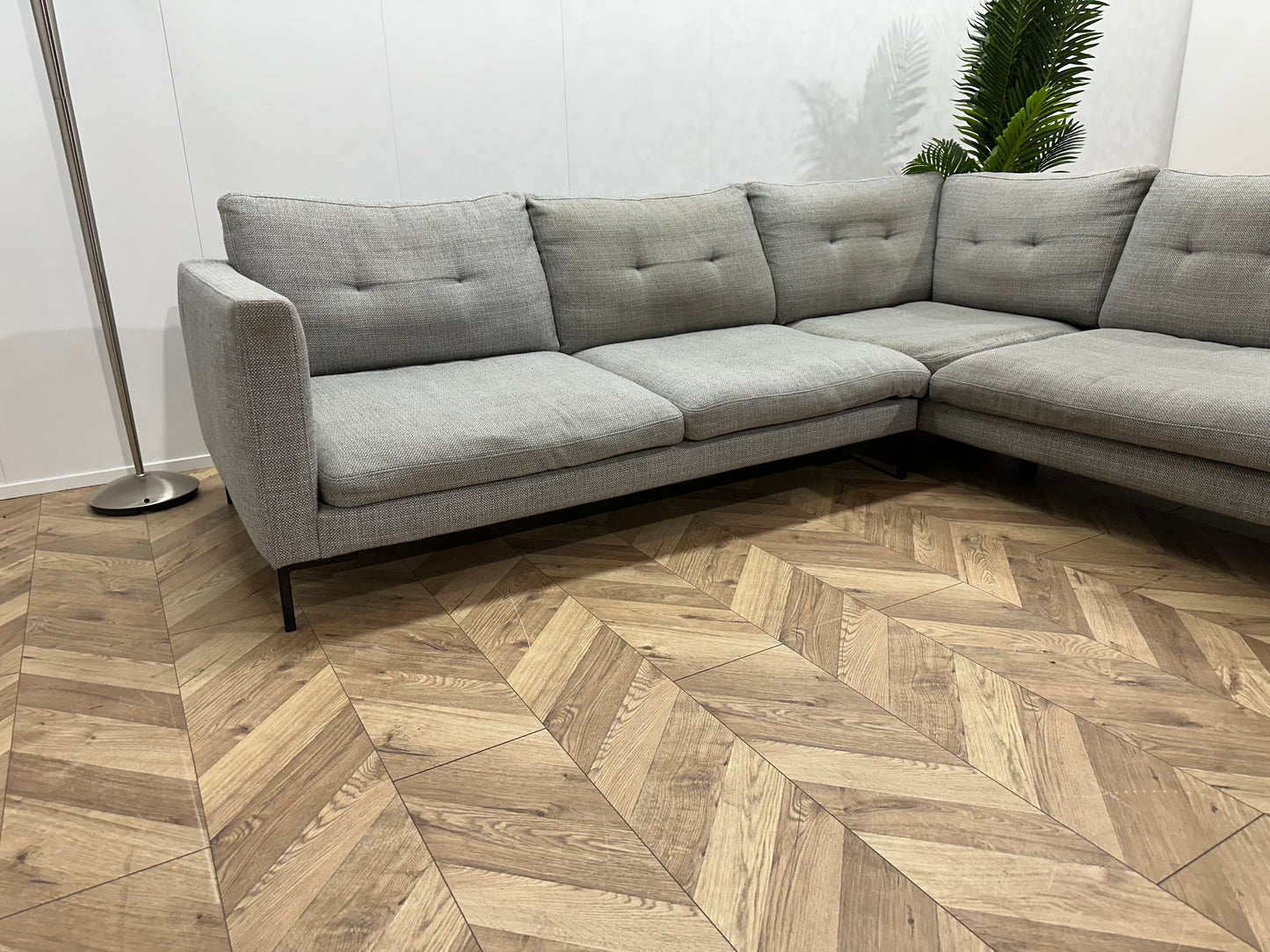 Licht Grijze Hoekbank Inc. Hocker ~ Losse Kussens Met Afneembare Hoezen