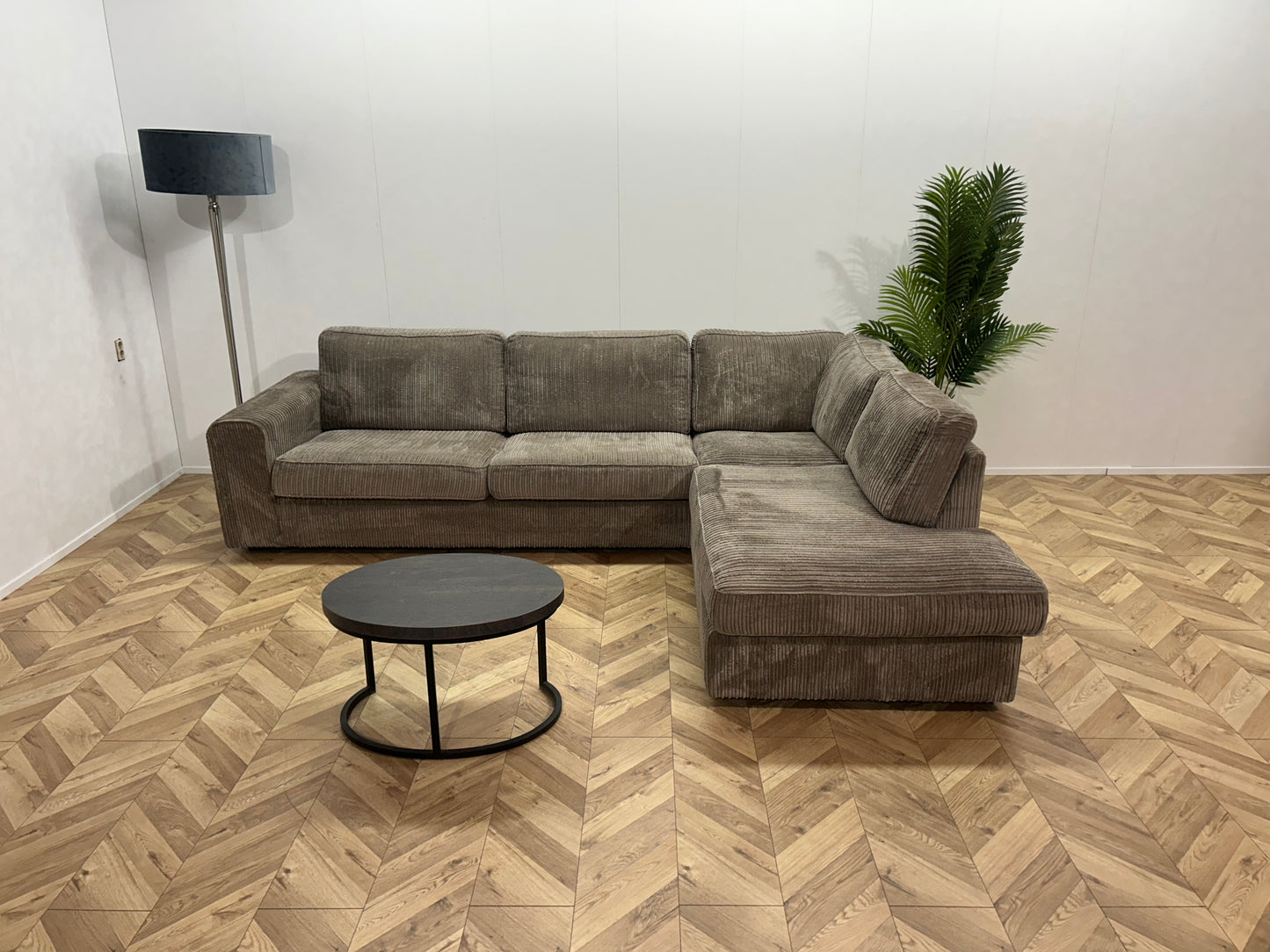 Taupe Ribstof Hoekbank ~ Losse Kussens Met Afneembare Hoezen
