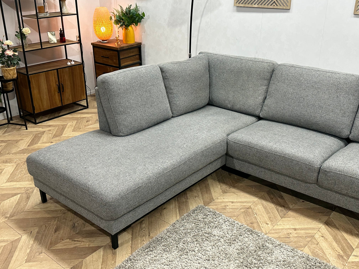 Grijze Hoekbank ~ Losse Rugkussens Met Afneembare Hoezen