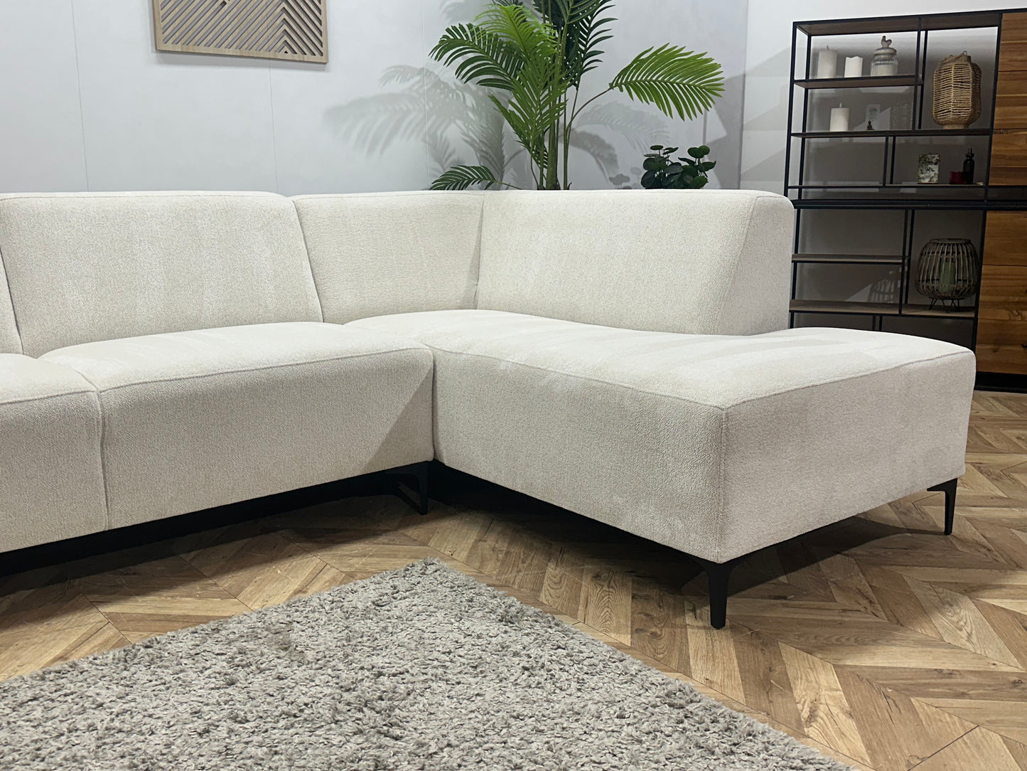 Witte Bouclé Stoffen Hoekbank ~ Vaste Kussens