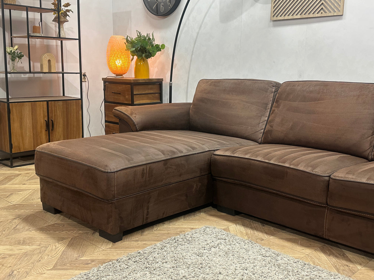 Bruine Suède Stoffen Banken Set Inc Hocker ~ Vaste Kussens