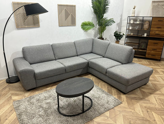 Licht Grijze Hoekbank ~ Vaste Kussens