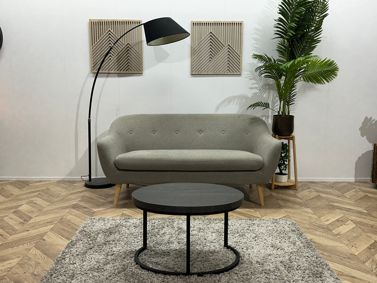 Licht Grijze 2.5-Zits Bank ~ Vaste Kussens