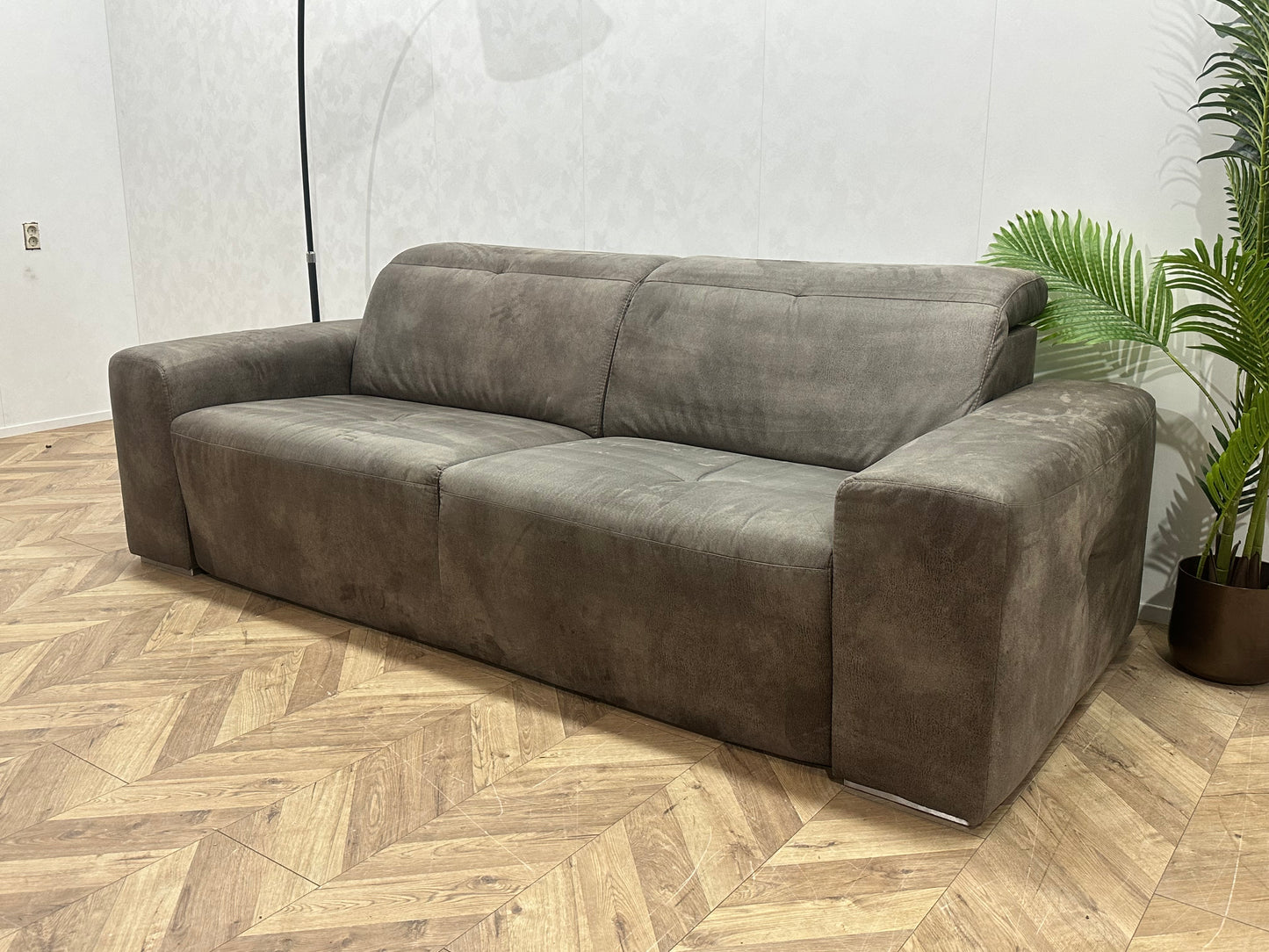 Antraciet Suède Lederen 2.5-Zits Bank ~ Verstelbare Hoofdsteunen ~ Nieuwstaat