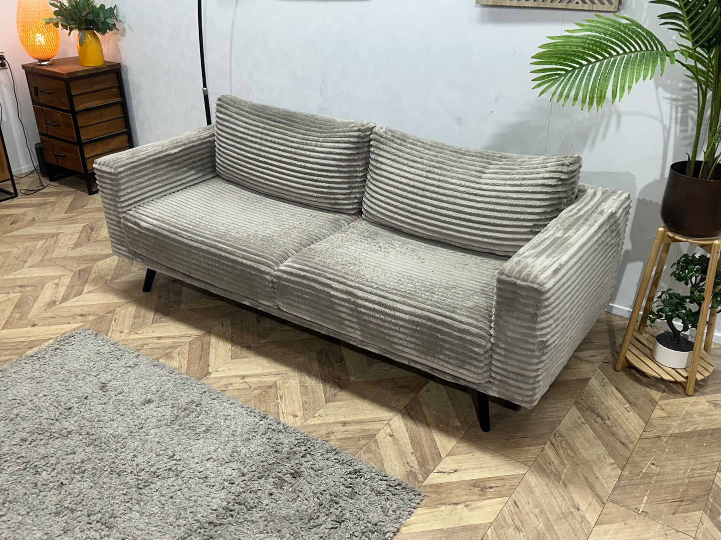 Grijze Ribstof 2.5-Zits Bank Inc Hocker ~ Losse Kussens Met Afneembare Hoezen