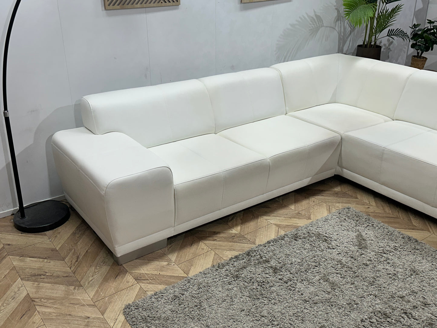 Witte Leather Look Hoekbank ~ Vaste Kussens