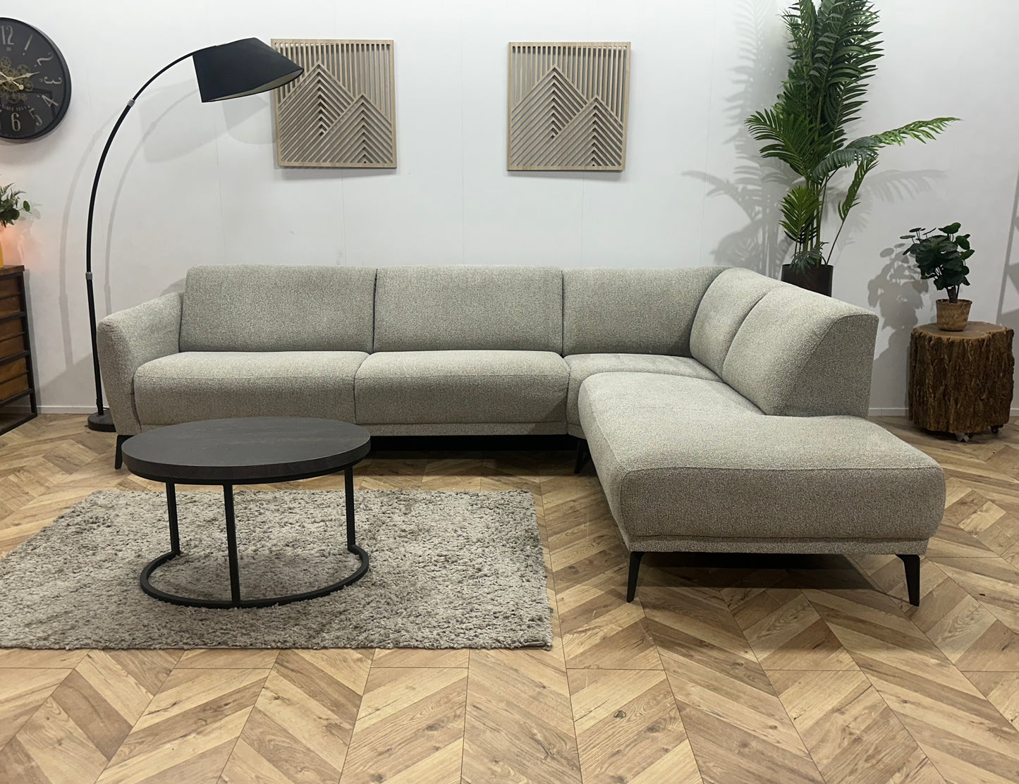 Licht Grijze Bouclé Stoffen Hoekbank ~ Vaste Kussens