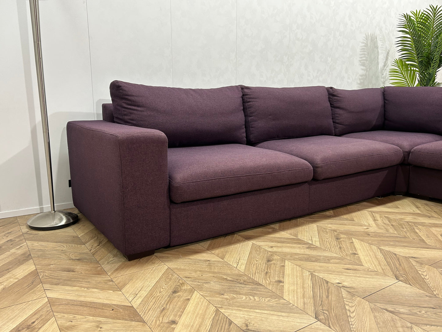 UrbanSofa Paarse Hoekbank ~ Inc. Hocker