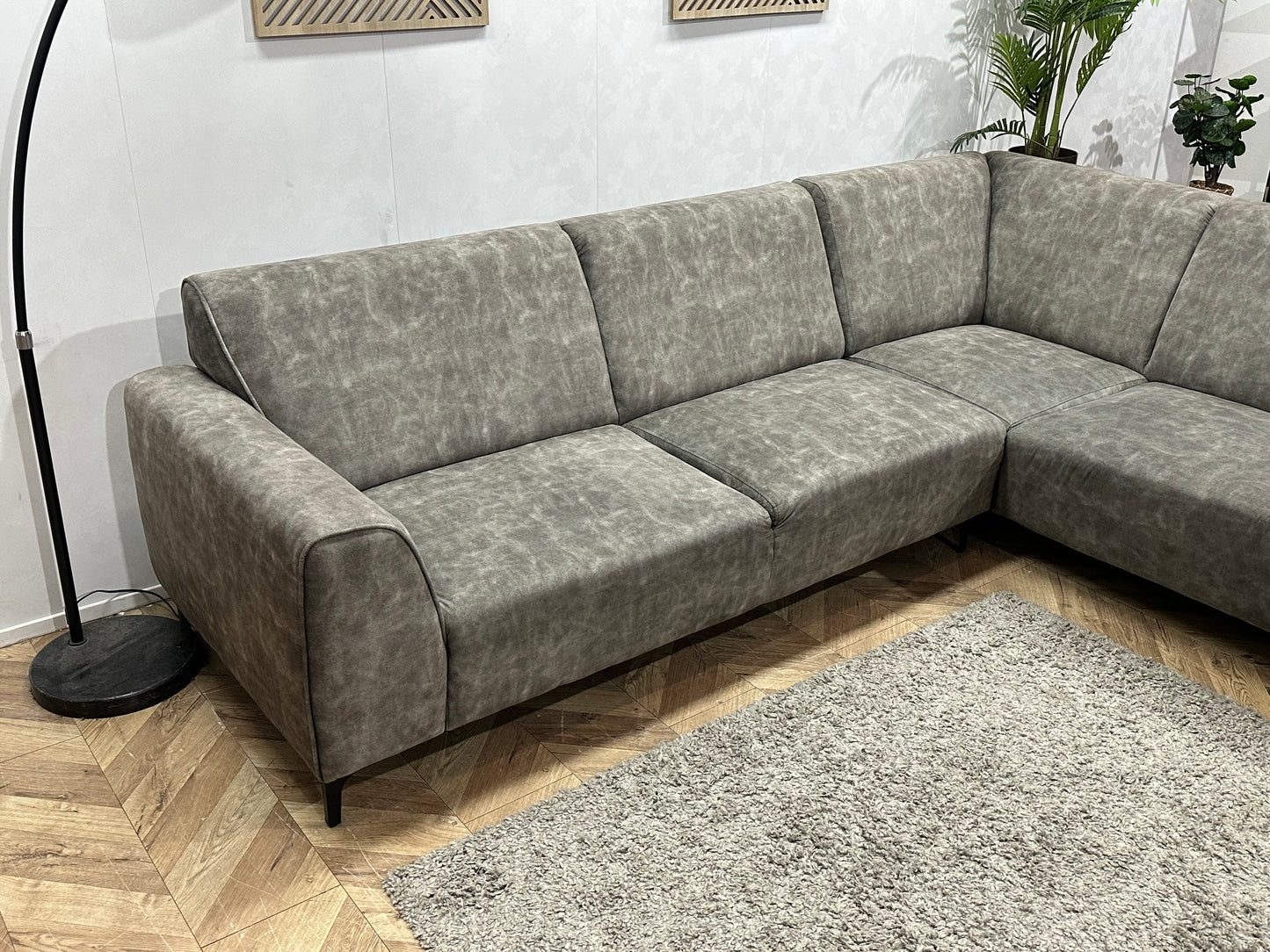 Grijze Velvet Hoekbank ~ Vaste Kussens