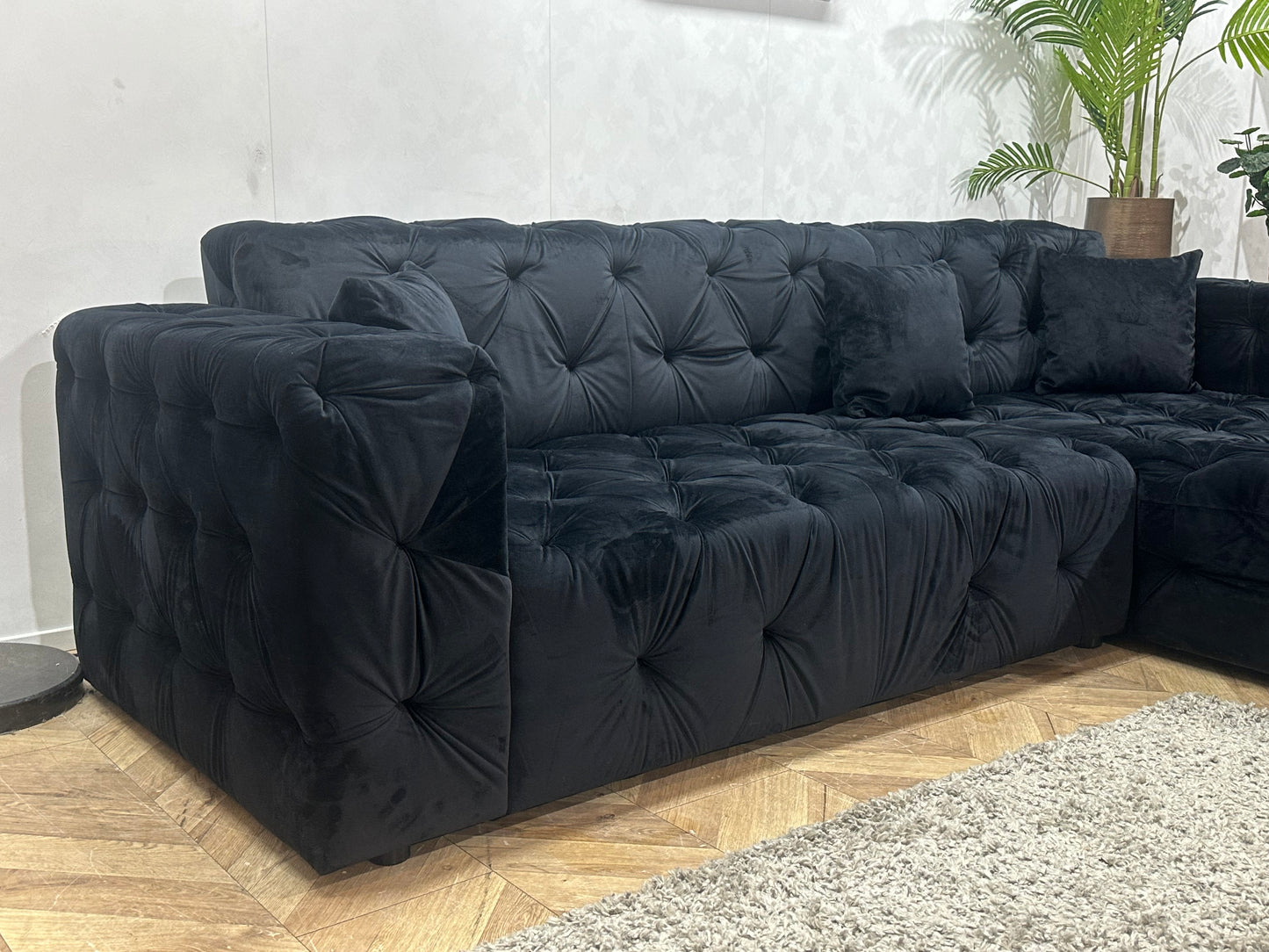Zwarte Velvet Hoekbank ~ Vaste Kussens