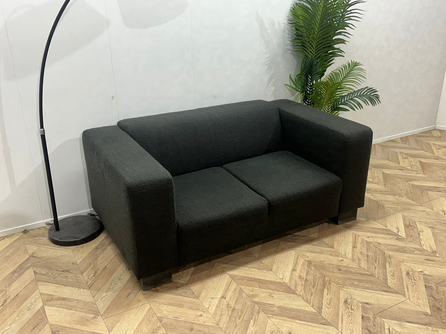 Antraciet 2-Zits Bank ~ Vaste Kussens