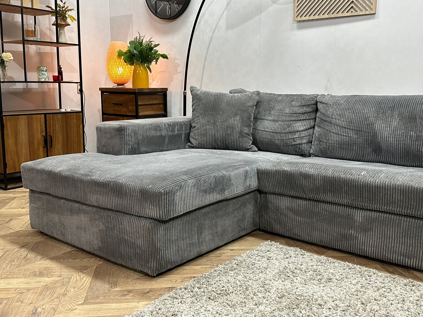 Licht Grijze Ribstof Hoekbank ~ Losse Kussens Met Afneembare Hoezen