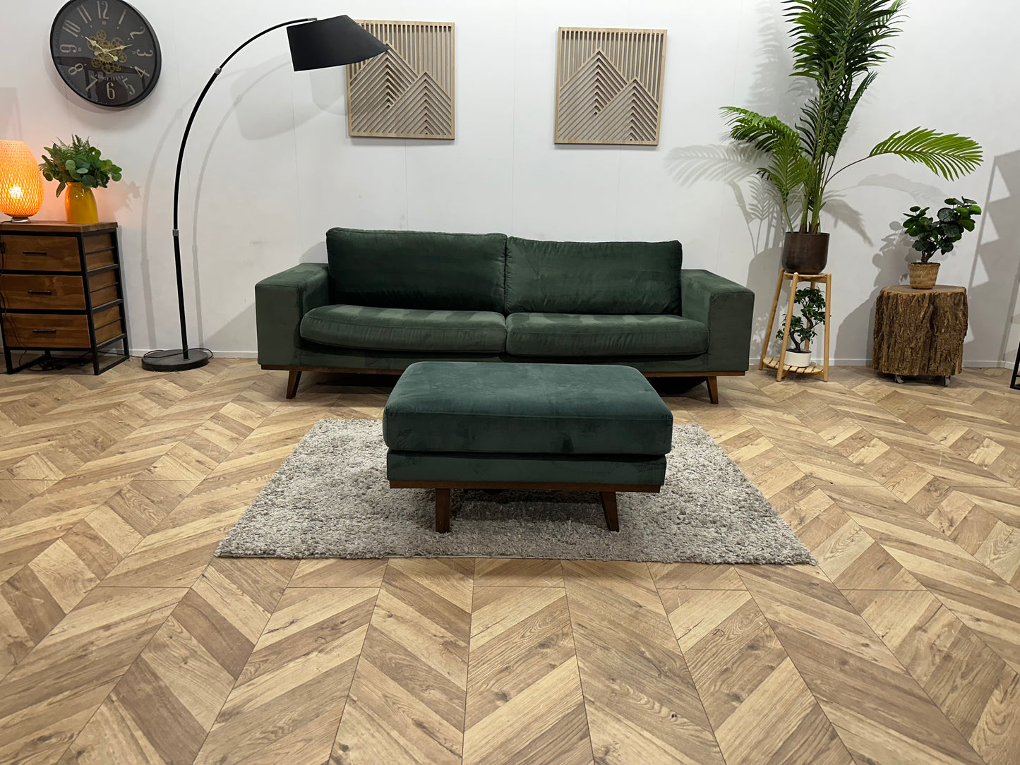 Groene Velvet 2.5-Zits ~ Losse Kussens Met Hocker