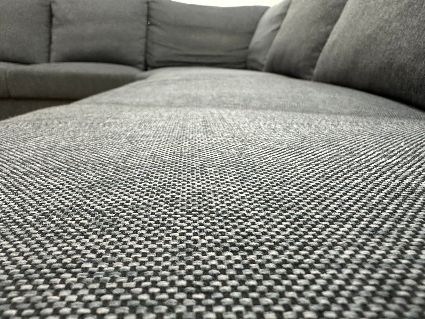 Grijze Ruime Hoekbank ~ Losse Rugkussens Met Afneembare Hoezen