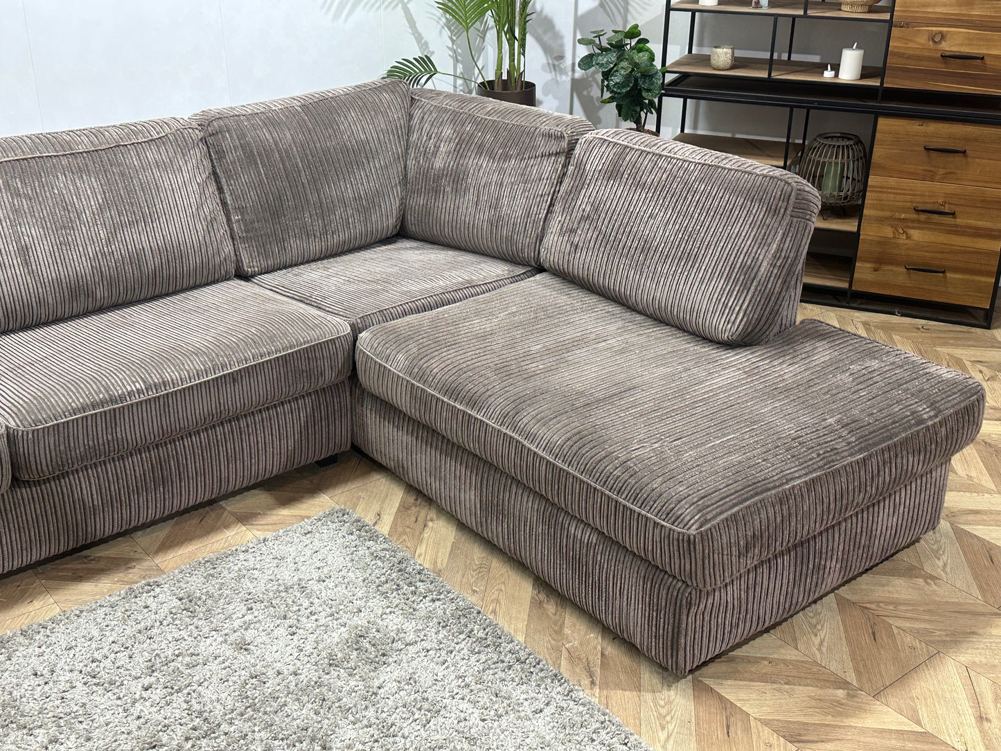 Taupe Ribstof Hoekbank ~ Losse Kussens Met Afneembare Hoezen