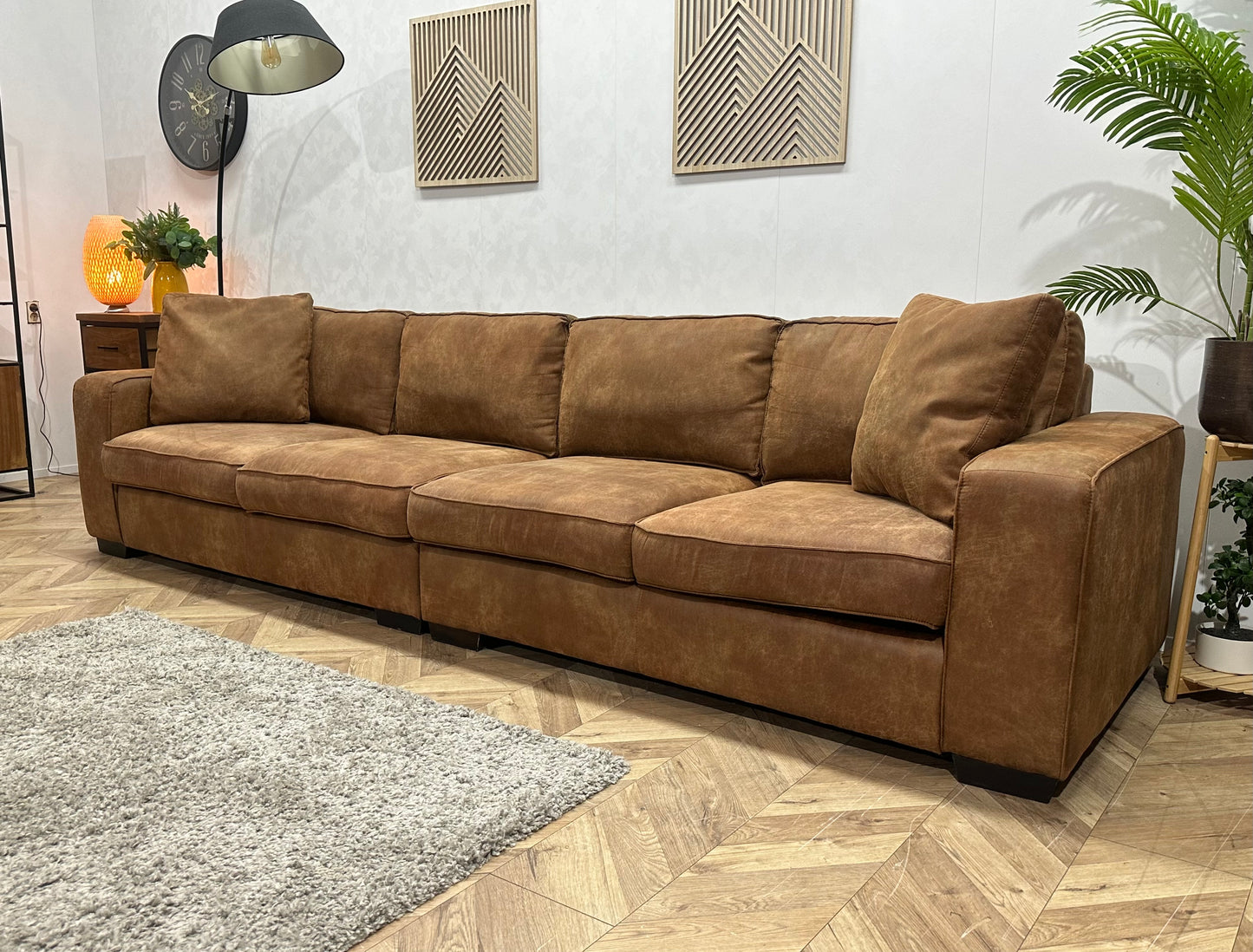 Cognac Bruine Suède Stoffen Rechte Bank ~ Losse Kussens Met Afneembare Hoezen