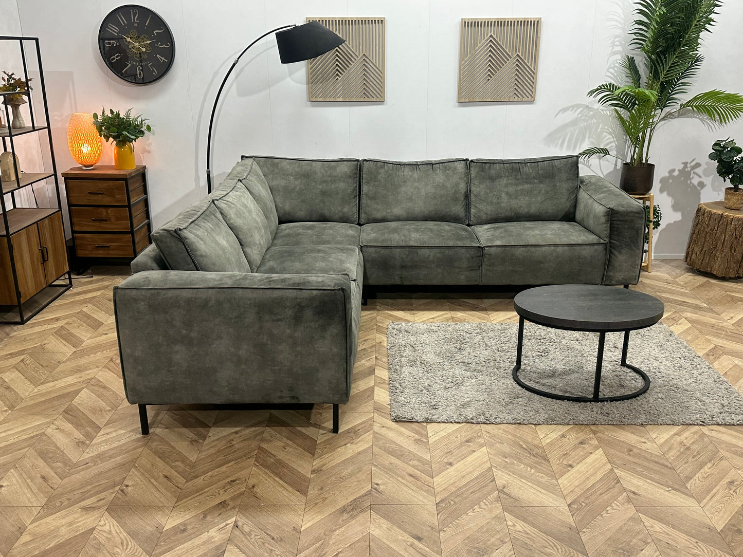 Grijze Velvet Hoekbank ~ Losse Rugkussens Met Afneembare Hoezen