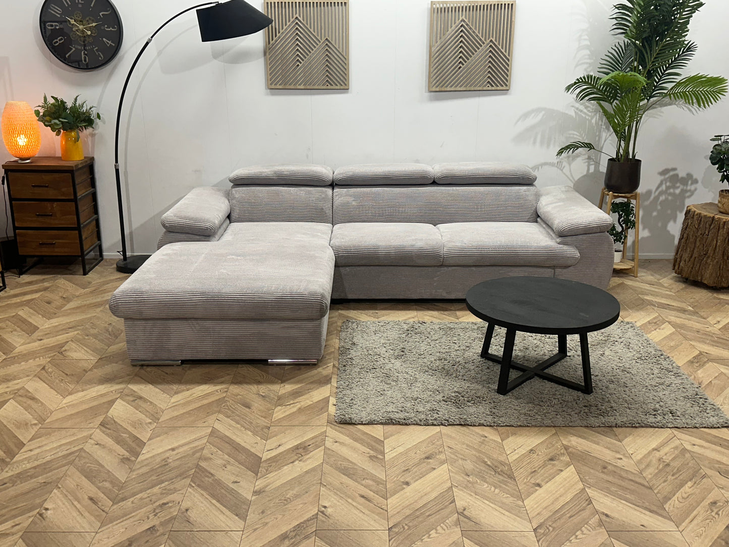 !Showroommodel! Licht Grijze Ribstof Hoekbank ~ Verstelbare Hoofdsteunen