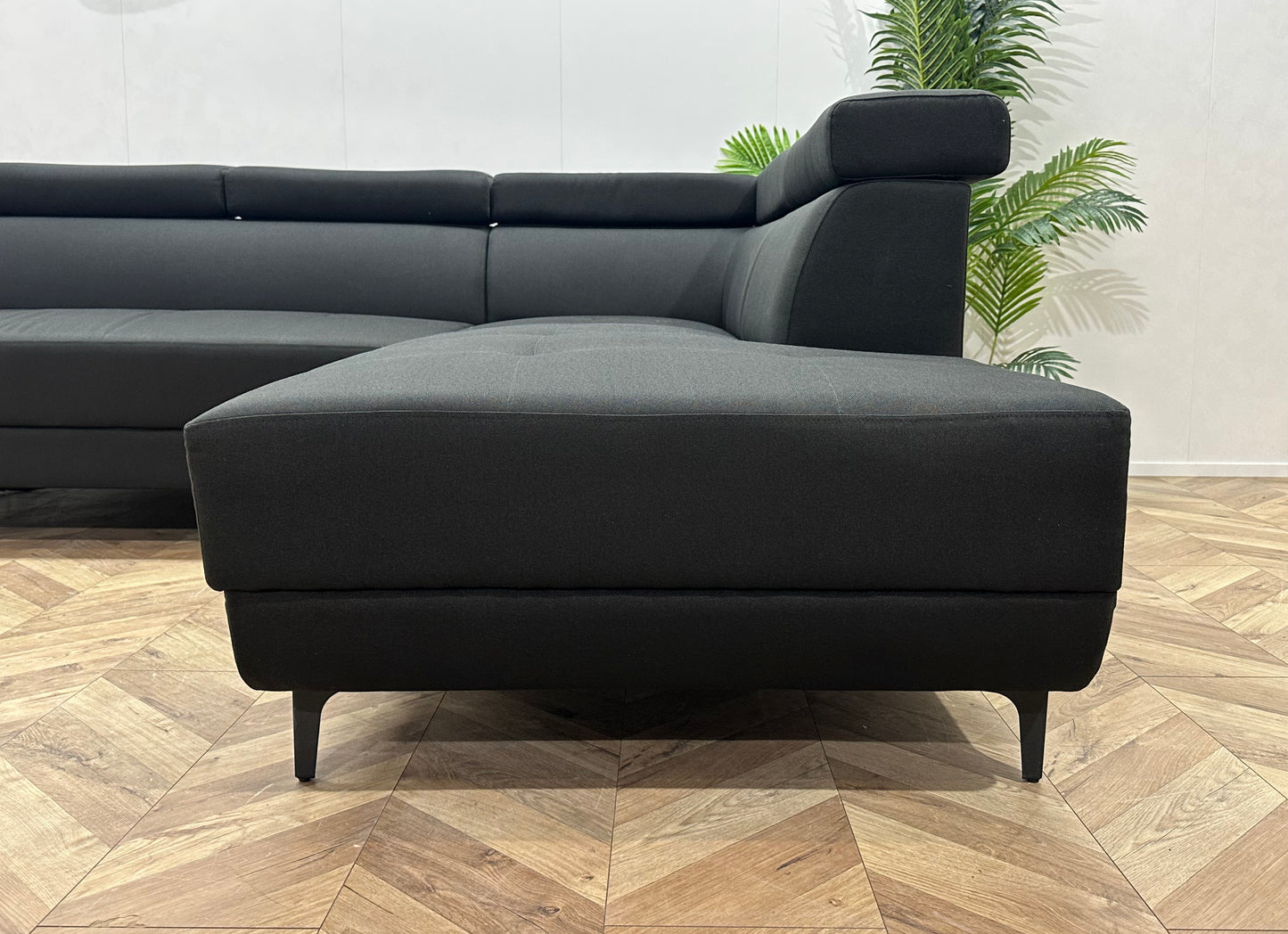 !Showroommodel! Zwarte Hoekbank ~ Verstelbare Hoofdsteunen