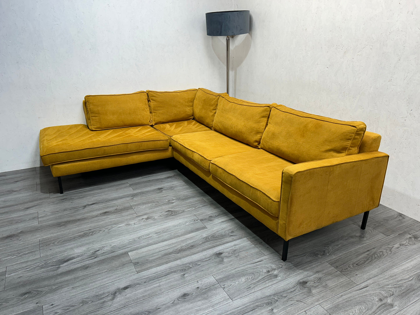 Oker Gele Velvet Hoekbank ~ Nieuwstaat