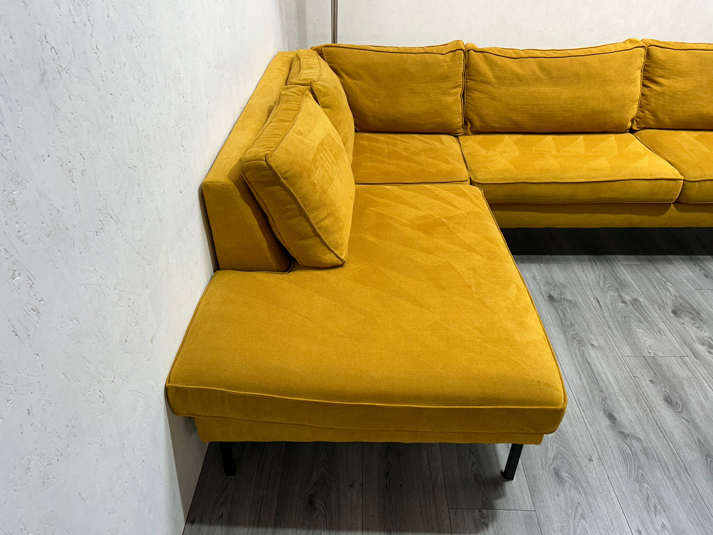 Oker Gele Velvet Hoekbank ~ Nieuwstaat