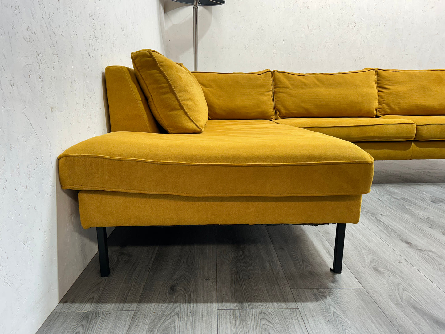 Oker Gele Velvet Hoekbank ~ Nieuwstaat
