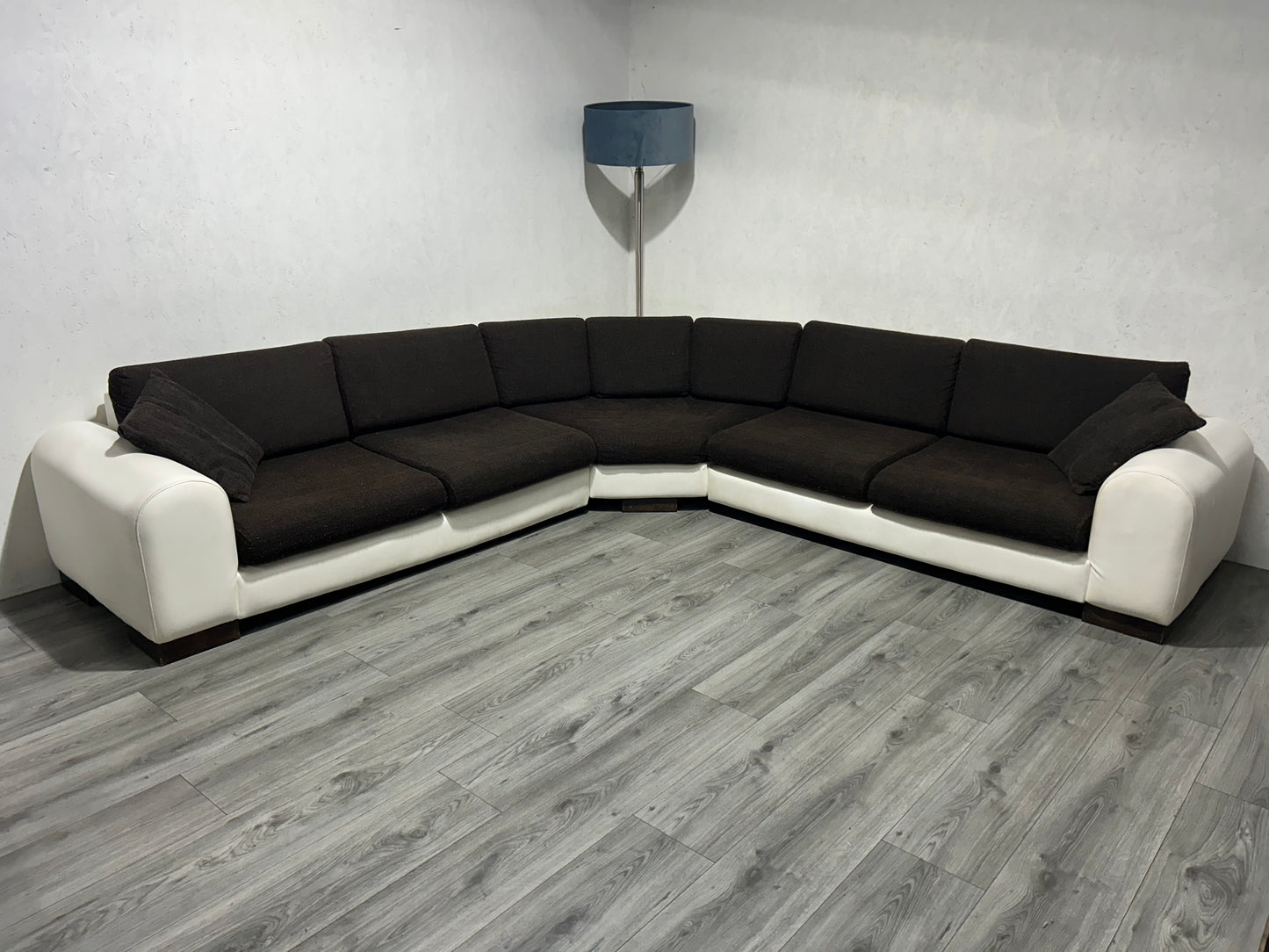 Wit/Bruine Lederen/Stoffen Banken Set ~ Losse Kussens Met Afneembare Hoezen