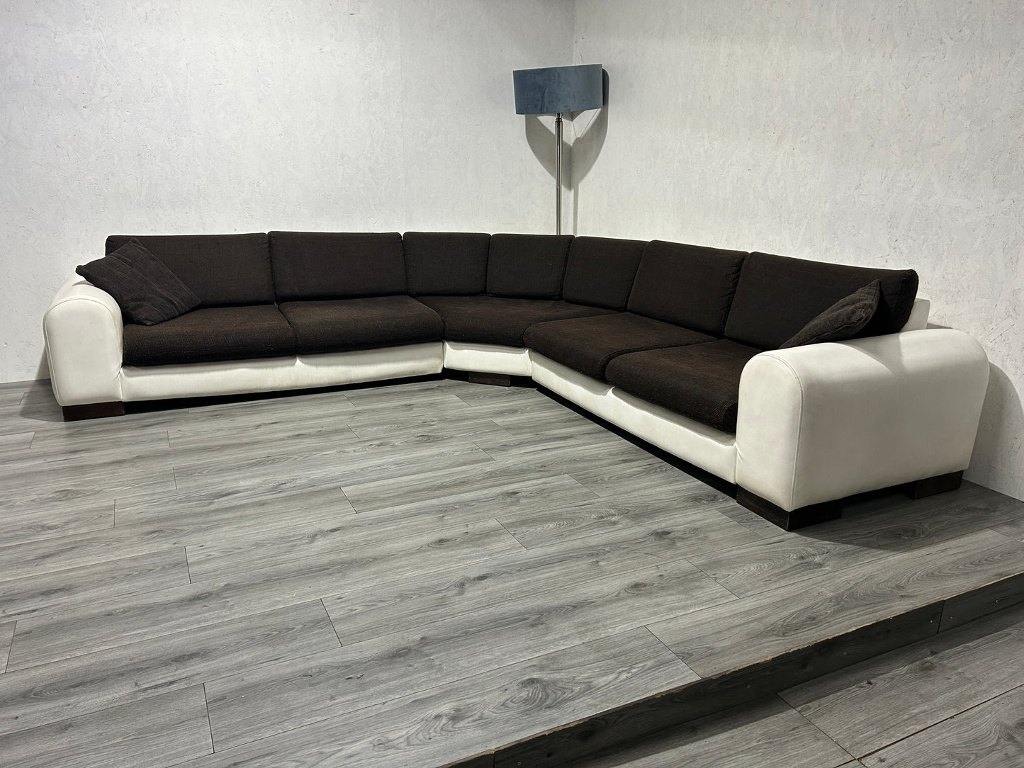 Wit/Bruine Lederen/Stoffen Banken Set ~ Losse Kussens Met Afneembare Hoezen