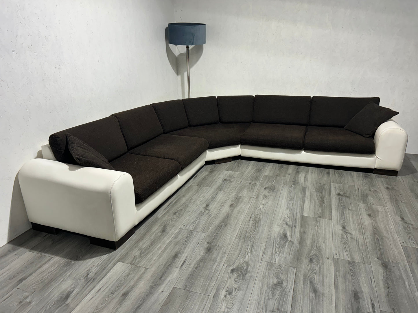 Wit/Bruine Lederen/Stoffen Banken Set ~ Losse Kussens Met Afneembare Hoezen