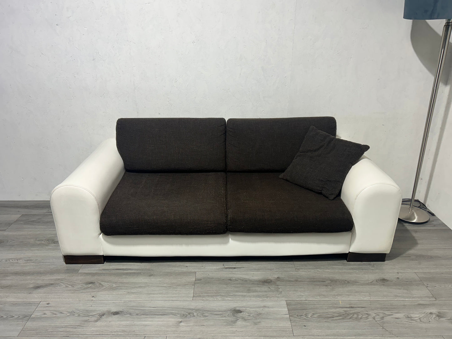 Wit/Bruine Lederen/Stoffen Banken Set ~ Losse Kussens Met Afneembare Hoezen