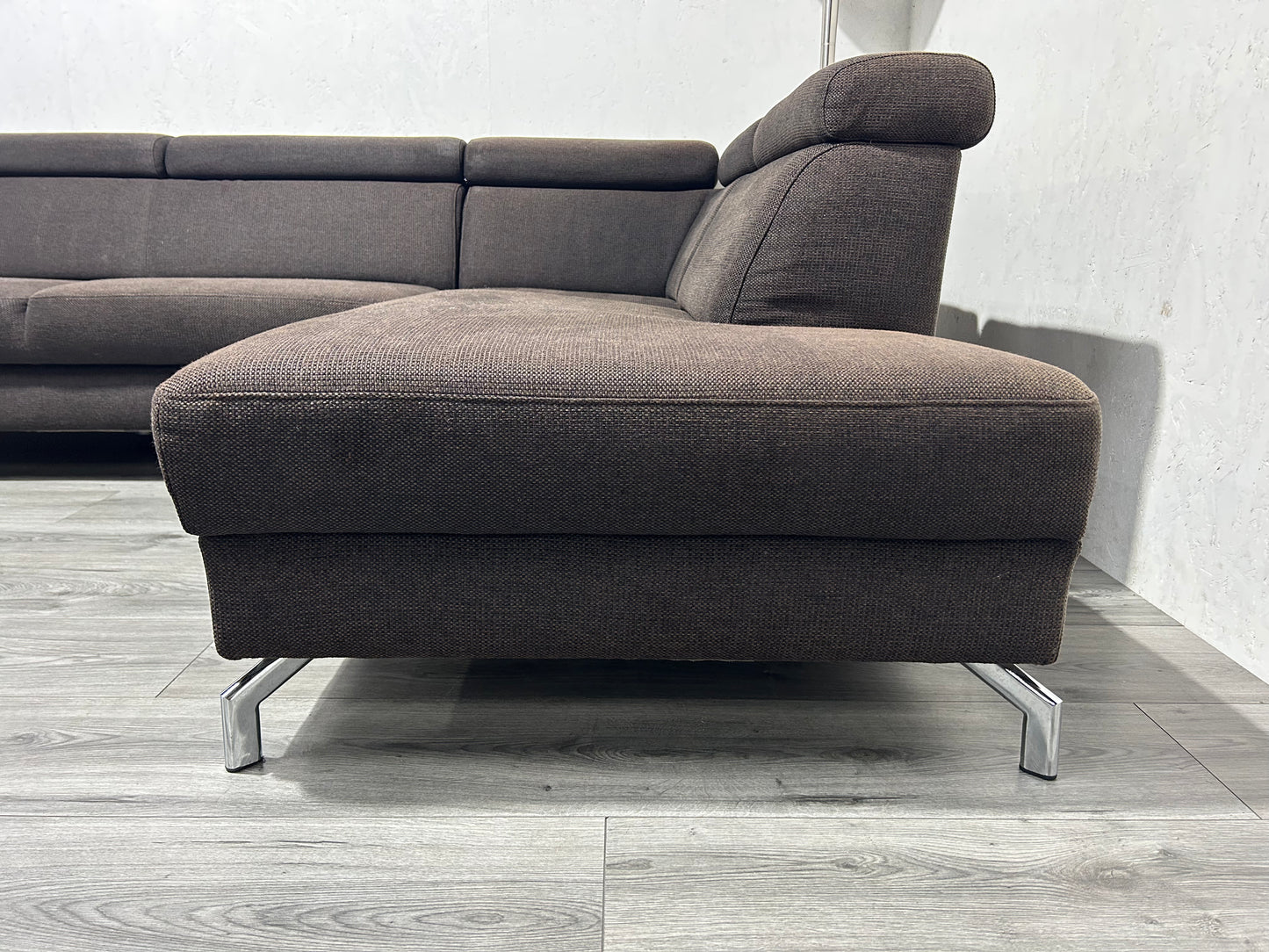 Bruine Montèl Hoekbank ~ Verstelbare Hoofd/Armsteunen ~ Uitschuifbare Zittingen